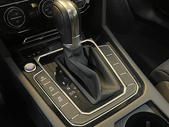 Volkswagen Passat 17 of 25