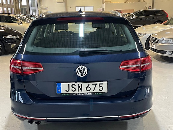 Volkswagen Passat 7 of 25