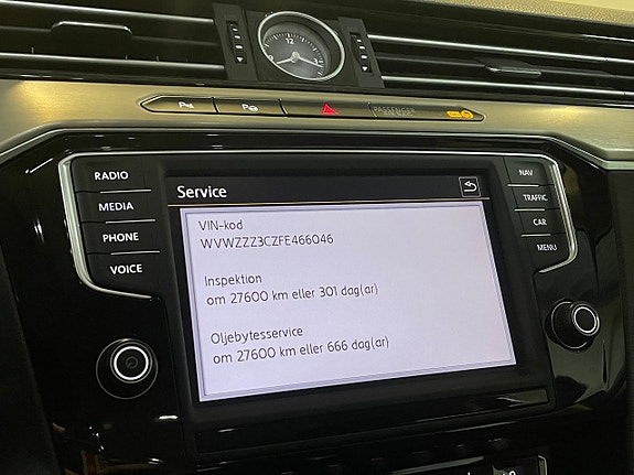 Volkswagen Passat 18 of 25