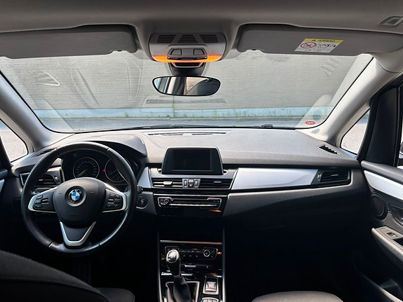 BMW 216d 8 of 12