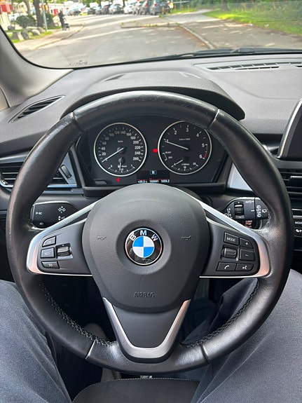 BMW 216d 5 of 12