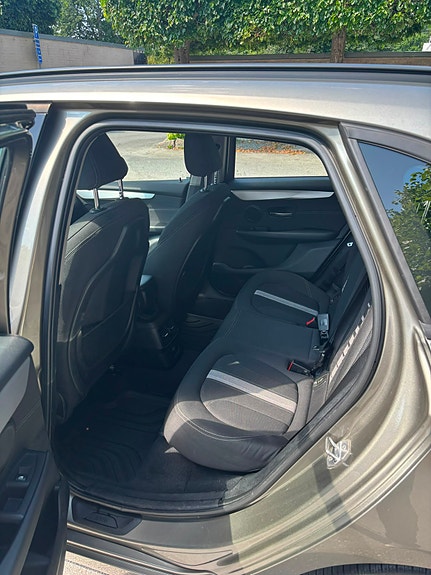BMW 216d 7 of 12