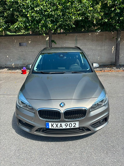 BMW 216d 2 of 12