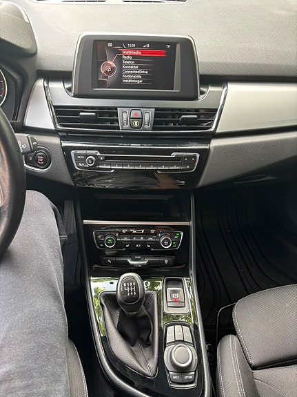 BMW 216d 10 of 12