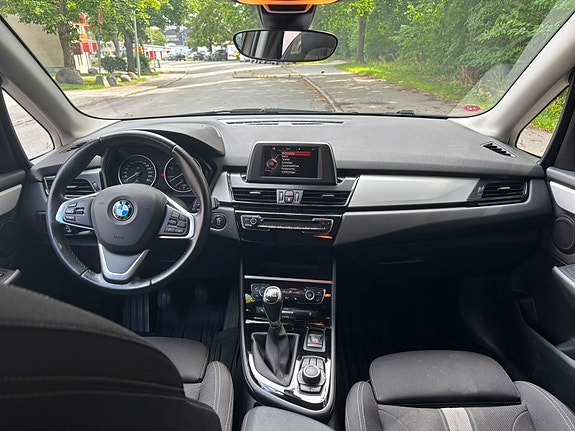 BMW 216d 9 of 12