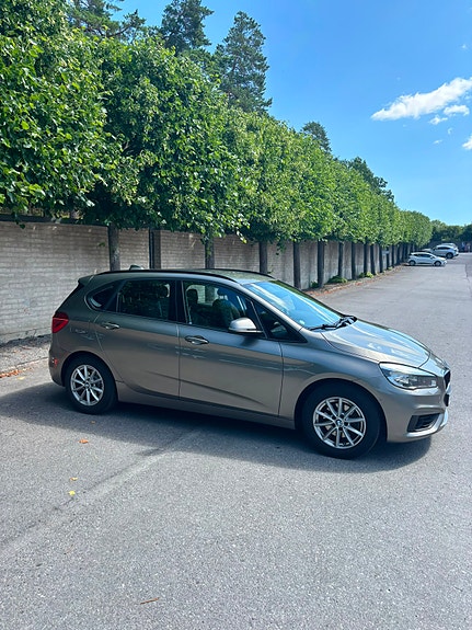BMW 216d 3 of 12
