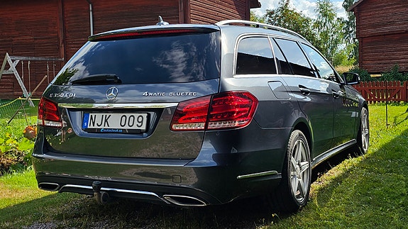Mercedes-Benz E350 2 of 11