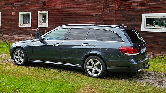 Mercedes-Benz E350 5 of 11
