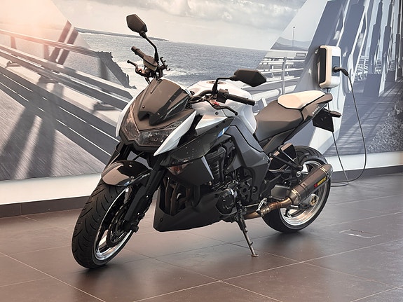 Kawasaki Z1000 2 of 7