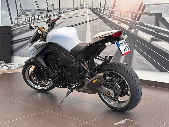 Kawasaki Z1000 3 of 7