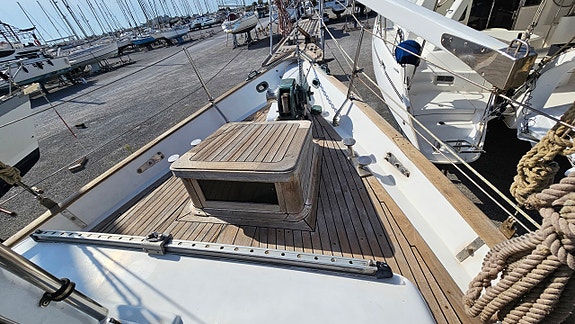 Transworld 41 Ketch 8 of 24