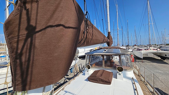 Transworld 41 Ketch 9 of 24