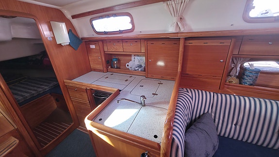 Bavaria 37 Cruiser 14 of 20
