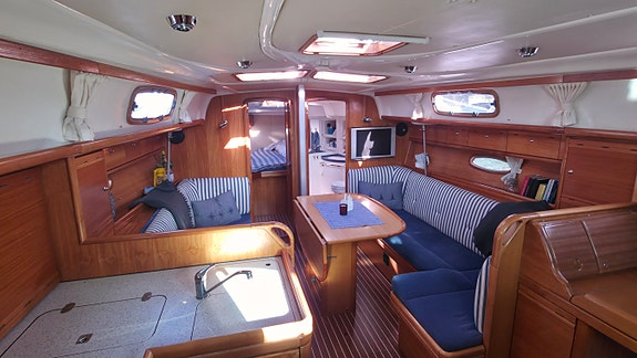 Bavaria 37 Cruiser 11 of 20
