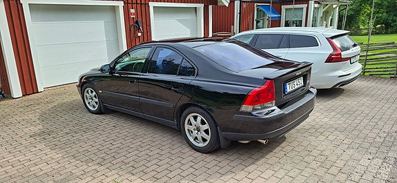Volvo S60 4 of 6