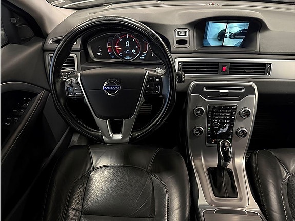 Volvo XC70 12 of 26