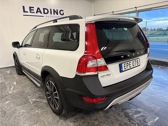 Volvo XC70 2 of 26