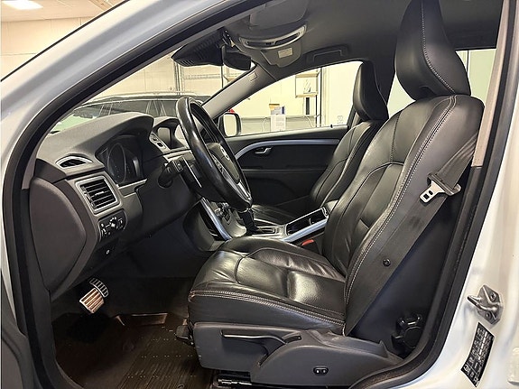 Volvo XC70 4 of 26