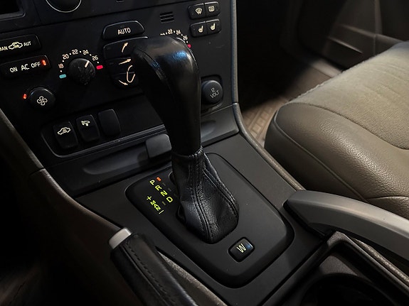 Volvo XC70 13 of 16