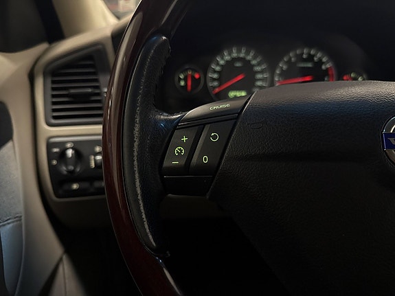 Volvo XC70 11 of 16