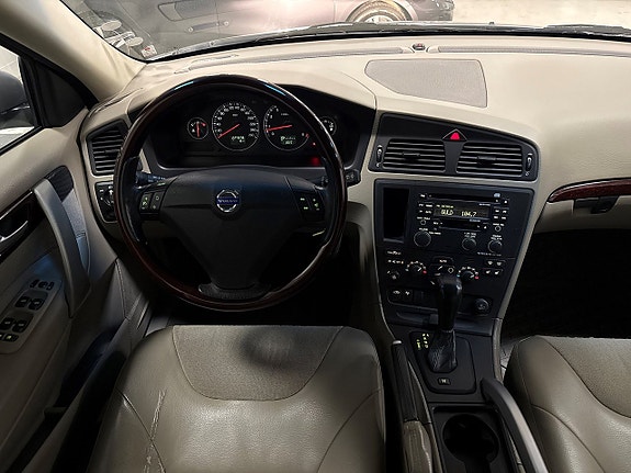 Volvo XC70 10 of 16