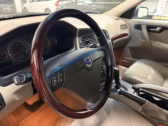 Volvo XC70 3 of 16
