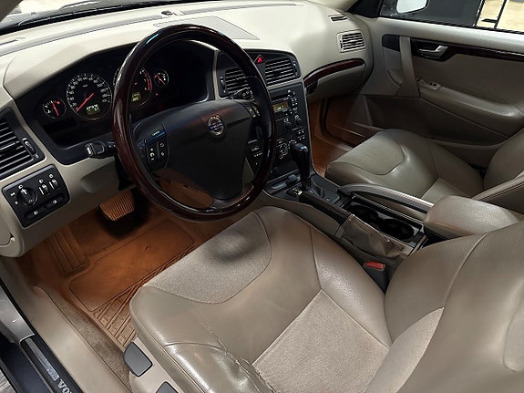 Volvo XC70 7 of 16