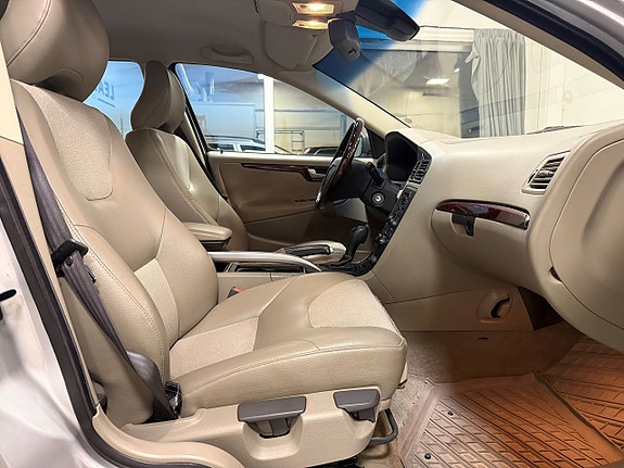 Volvo XC70 5 of 16
