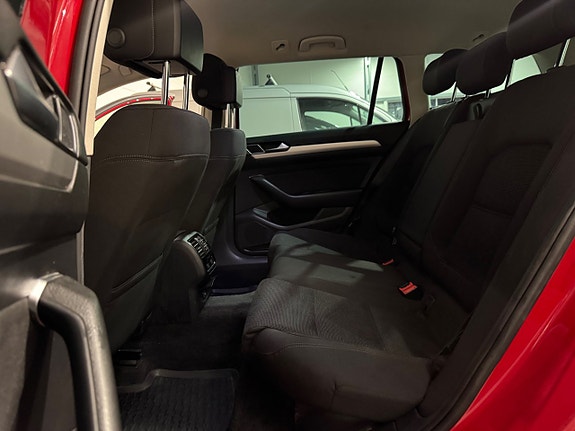 Volkswagen Passat 15 of 18