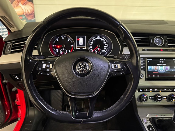 Volkswagen Passat 10 of 18