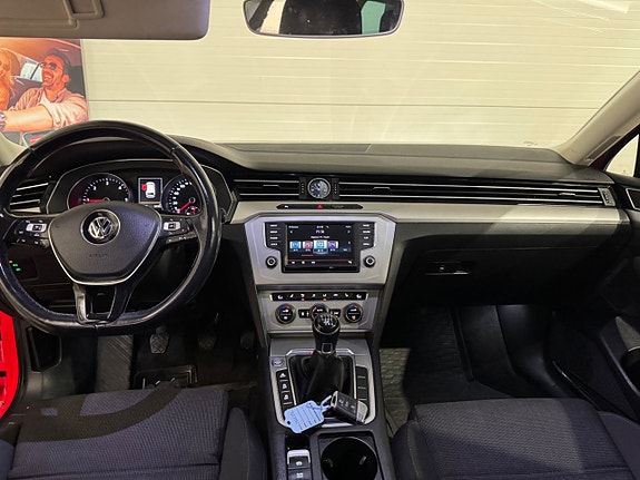 Volkswagen Passat 9 of 18