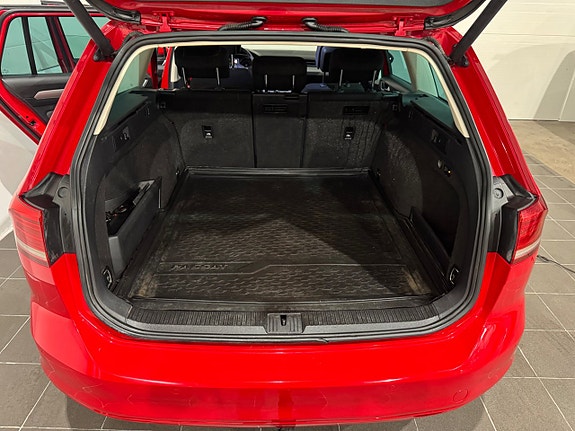 Volkswagen Passat 16 of 18