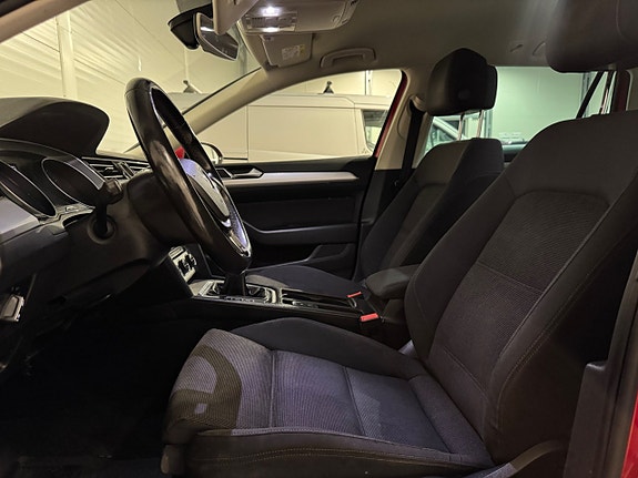 Volkswagen Passat 14 of 18