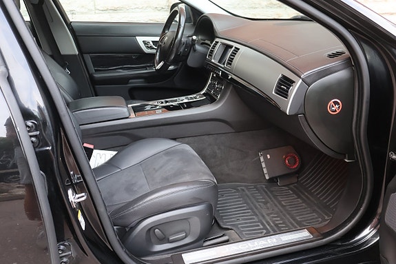 Jaguar XF 11 of 21