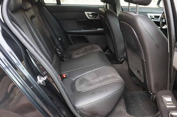 Jaguar XF 13 of 21