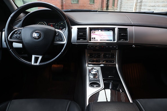 Jaguar XF 10 of 21