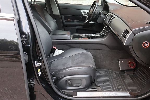 Jaguar XF 12 of 21