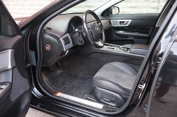 Jaguar XF 8 of 21