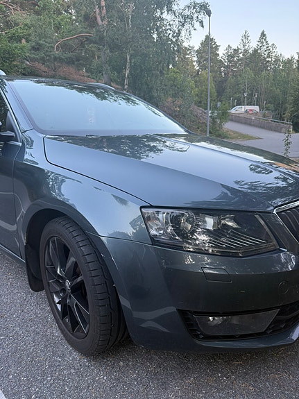 Skoda Octavia 3 of 8