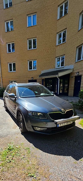 Skoda Octavia 2 of 8