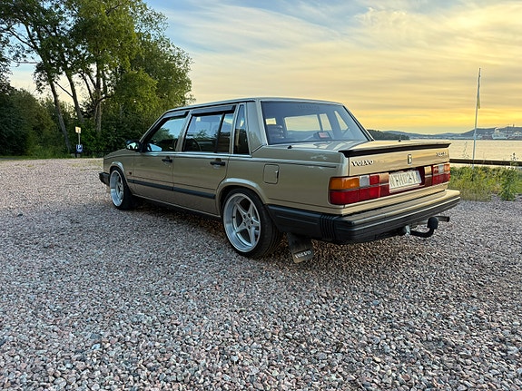 Volvo 740 4 of 6