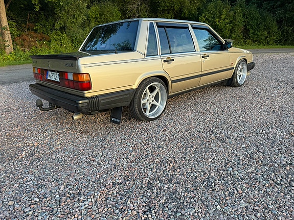 Volvo 740 2 of 6
