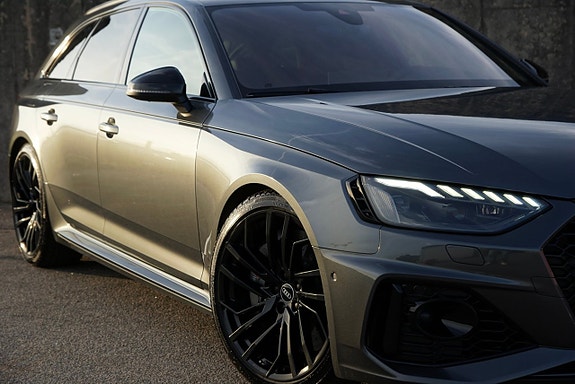 Audi RS4 2 of 30