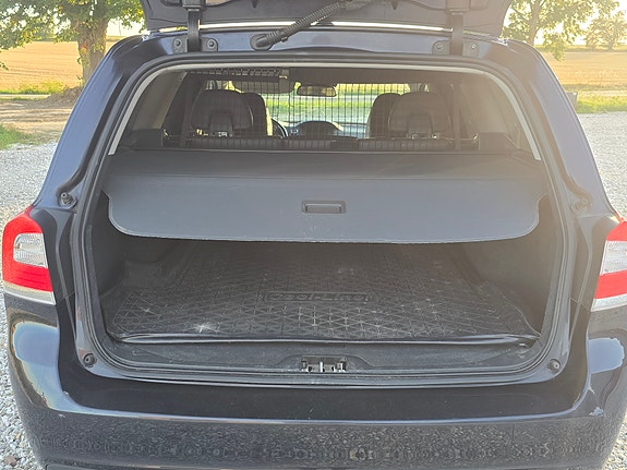 Volvo V70 3 of 7