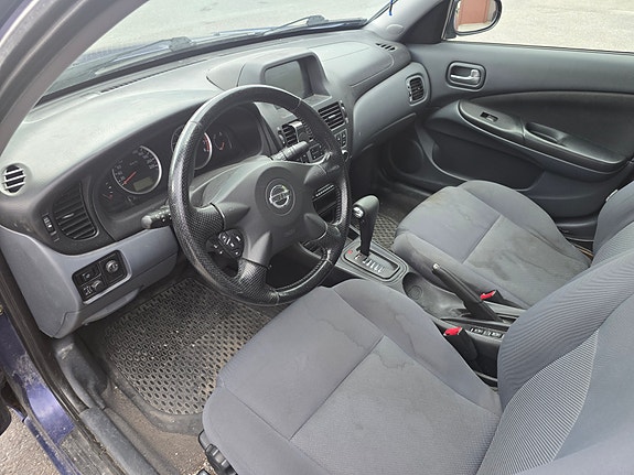 Nissan Almera 2 of 9