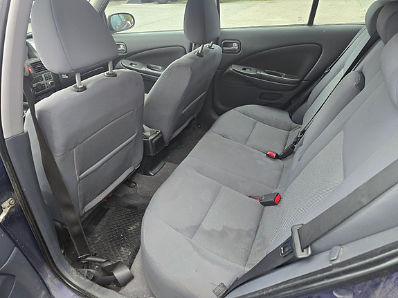 Nissan Almera 6 of 9