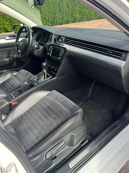 Volkswagen Passat 5 of 11