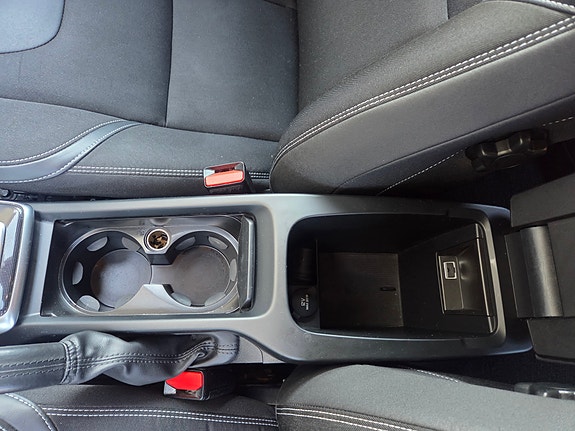 Volvo V40 8 of 18
