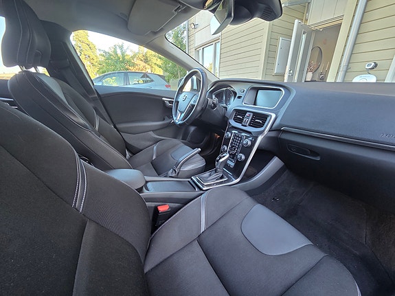 Volvo V40 6 of 18