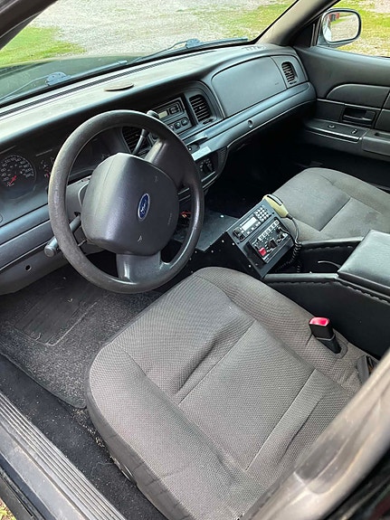 Ford Crown Victoria 3 of 7